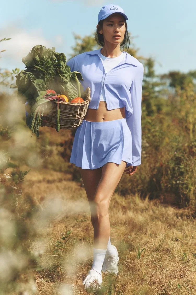 alo ライトブルー クロップドTシャツ New Alo Yoga Light Provence Blue Collection - April 2026 — EXTRA